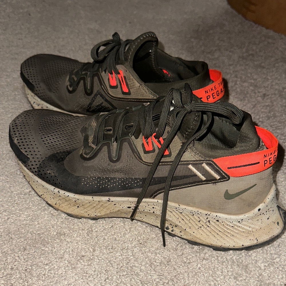 Nike Pegasus Trail 2 Army Green Orange Shoes - Picture 1 of 4